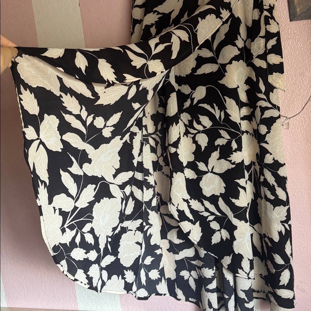 Jaclyn Smith Black & Cream Floral High-Low Wrap Skirt - Picture 2 of 4